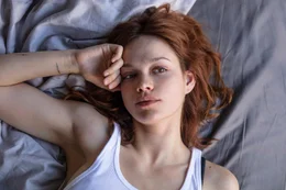 Julie (Emilia Sch&uuml;le)