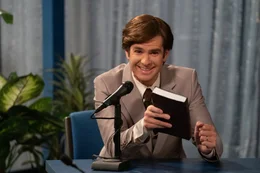 Andrew Garfield als Jim Bakker