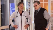 Chicago Med Staffel 10 Folge 17 Sie besprechen einen ungew&ouml;hnlichen Fall: Steven Weber als Dr. Dean Archer, Oliver Platt als Dr. Daniel Charles