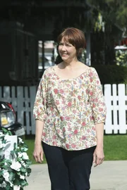 Will sie wirklich Frieden mit Paul schlie&szlig;en? Felicia (Harriet Sansom Harris) ...; Will sie wirklich Frieden mit Paul schlie&szlig;en? Felicia (Harriet Sansom Harris) ...