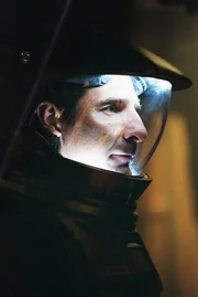 Als pl&ouml;tzlich ein unbekanntes Schiff auftaucht, das f&uuml;hrungslos im All treibt, begibt sich Archer (Scott Bakula) auf das Schiff um es wieder unter Kontrolle zu bekommen ...