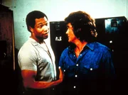 Boomers Enkelsohn Joe (Chip McAllister, l.) hat gute Chancen auf den Titel, ist aber den Machenschaften seiner Gegner nicht gewachsen. Jonathan (Michael Landon) spricht ihm Mut zu.