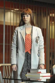 Um die junge Kendal zu retten, muss Masters (Amer Tamblyn) ihr den Arm amputieren. Doch die Eltern sind dagegen ...