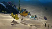 Mit einem gro&szlig;en Rohr wird Sand vom Meeresboden an den Strand gesaugt. Timmy, Bess und Scout sollen aufpassen, dass dabei keine wertvollen Wrackteile zerst&ouml;rt werden.