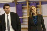 Seeley Booth (David Boreanaz, l.); Temperance Brennan (Emily Deschanel, r.)