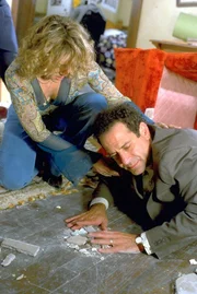 Monk "Mr. Monk und das Erdbeben". Im Bild: Bitty Schram, Tony Shalhoub.