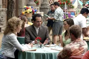 (v.li.): Bitty Schram (Sharona Fleming), Tony Shalhoub (Adrian Monk), Emma Bates (Michelle).