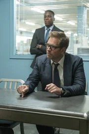 Richard Abernathy (Tyrone Brown, l.); Dr. Jason Bull (Michael Weatherly, r.)