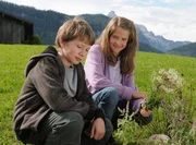 Frederik (Lukas Schust) hat sich in Maria (Leonie Brill) verliebt.