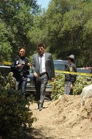 Temperance Brennan (Emily Deschanel, l.); Seeley Booth (David Boreanaz, r.)