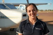 Heldinnen der Lüfte Als Buschpilotin im Outback Hannah Jane Cash ist Buschpilotin in William Creek, dem kleinsten Ort Südaustraliens. Heldinnen der Lüfte Als Buschpilotin im Outback Hannah Jane Cash ist Buschpilotin in William Creek, dem kleinsten Ort Südaustraliens.