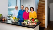 NORDDEUTSCHER RUNDFUNK Die Ernährungs-Docs - Die Ernährungs-Docs feiern 10-jähriges Jubiläum Die Ernährungs-Docs Jörn Klasen, Matthias Riedl, Viola Andresen und Silja Schäfer (v.l.). NORDDEUTSCHER RUNDFUNK Die Ernährungs-Docs - Die Ernährungs-Docs feiern 10-jähriges Jubiläum Die Ernährungs-Docs Jörn Klasen, Matthias Riedl, Viola Andresen und Silja Schäfer (v.l.).