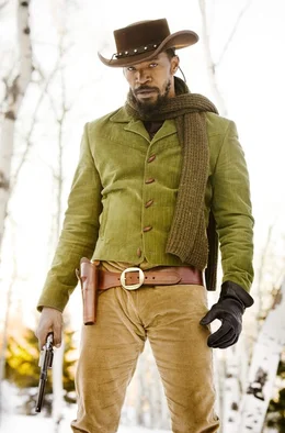 Bleibt auch nach seiner Freilassung weiter an der Seite von Dr. Schultz und macht den b&ouml;sen Buben das Leben schwer: Django (Jamie Foxx) ...