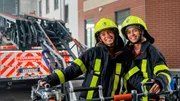 Lisa und Lena besuchen Europas gr&ouml;&szlig;tes Feuerwehr-Ausbildungszentrum in Frankfurt.