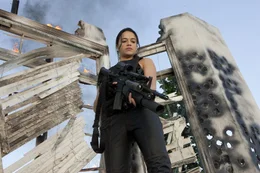 Rain (Michelle Rodriguez) ist ein ziemlich "toughes M&auml;dchen", dass sich nicht in Bockshorn jagen l&auml;sst ...