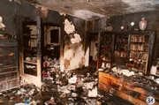 Schwere Zerst&ouml;rungen richtet ein Brand an, den Gewaltverbrecher 1989 im Haus eines Rechtsanwaltes in Braunschweig-Gliesmarode legen. Der Hausbesitzer kommmt dabei ums Leben.