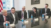 2016 l&auml;dt Donald Trump wichtige Tech-Bosse in den Trump Tower ein. Eingef&auml;delt hat das Treffen Peter Thiel. Von links: Donald Trump, Peter Thiel, Tim Cook, Safra Catz und Elon Musk