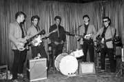 Die Beatles 1960 bei einem ihrer ersten Konzerte vor dem Beginn ihrer Weltkarriere im Hamburger Indra Club