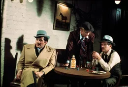 Henry (Paul Newman, r.) und Johnny (Robert Redford, M.) er&ouml;ffnen einen Buchmacherladen, in dem Lonnegan (Robert Shaw, l.) in die Falle gehen soll ...