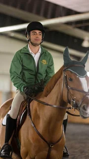 Ahmed (Jade Hassoun&eacute;) ist froh &uuml;ber das, was er erreicht hat.