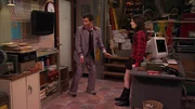 Lewbert (Jeremy Rowley), Carly Shay (Miranda Cosgrove)