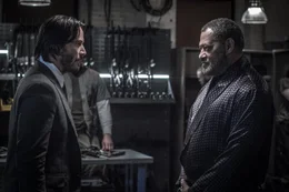 L-R: John Wick (Keanu Reeves) und Bowery King (Laurence Fishburne)