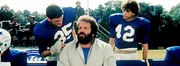 Im Bild: Sein v&ouml;llig unerfahrenes Team raubt dem Footballtrainer M&uuml;cke (Bud Spencer, m.) manchmal den letzten Nerv.