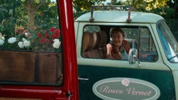 Madame Vernet (Catherine Frot) verkauft ihre Rosen.