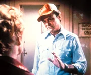 Tim (Jerry Hardin, r.) bittet Patsy (Ronee Blakeley, l.), Sara nicht ins Showgeschäft zu bringen. Tim (Jerry Hardin, r.) bittet Patsy (Ronee Blakeley, l.), Sara nicht ins Showgeschäft zu bringen.