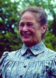 Manila (Colleen Dewhurst)