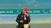 Die ist echt! Anna-Lena Forster freut sich über eine Goldmedaille bei den Paralympics 2022 in Peking. Die ist echt! Anna-Lena Forster freut sich über eine Goldmedaille bei den Paralympics 2022 in Peking.
