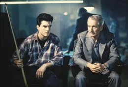 Ex-Poolbillard-Profi Eddie (Paul Newman, r.) ist in die Jahre gekommen und h&auml;lt sich mit Alkoholverk&auml;ufen &uuml;ber Wasser. Doch als er auf Vincent (Tom Cruise, l.) trifft, entflammt seine Spielleidenschaft erneut ...