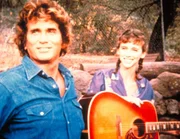 Jonathan (Michael Landon, l.) ist von Saras (Michele Greene, r.) musikalischem Talent sehr beeindruckt. Jonathan (Michael Landon, l.) ist von Saras (Michele Greene, r.) musikalischem Talent sehr beeindruckt.