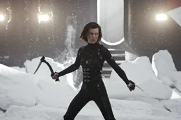Gewinnt ihre &uuml;bermenschlichen Kr&auml;fte zur&uuml;ck, die sie einst durch Umbrella-Experimente bekam und dann wieder verlor: Alice (Milla Jovovich)! Doch reicht aus, um der teuflischen &Uuml;bermacht zu trotzen?