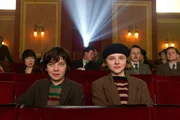 Noch ahnen Hugo (Asa Butterfield, l.) und Isabelles (Chloe Moritz, r.) nicht, dass der Schl&uuml;ssel zum Geheimnis des Automaten-Menschen in der Geschichte des Films zu finden ist ...