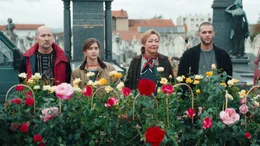Madame Vernet (Catherine Frot) mit ihrem neuen Helfer-Trio: Nad&egrave;ge (Marie Petiot, 2. li.), Samir (Fatsah Bouyahmed) und Fred (Melan Omerta, re.).