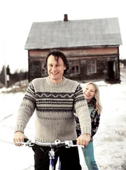 Stardirigent Daniel Dareus (Michael Nyqvist) und Lena (Frida Hallgren) verlieben sich ineinander.