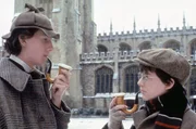 Der Beginn einer gro&szlig;en Freundschaft und eines legend&auml;ren Ermittlerduos: Der junge Sherlock Holmes (Nicholas Rowe, li.) und John Watson (Alan Cox, re.) treffen sich in London.; Zur ARTE-Sendung Das Geheimnis des verborgenen Tempels  Der Beginn einer gro&szlig;en Freundschaft und eines legend&auml;ren Ermittlerduos: Der junge Sherlock Holmes (Nicholas Rowe, li.) und John Watson (Alan Cox, re.) treffen sich in London. &copy; 1985 Paramount Pictures/All rights reserved Foto: ARTE Honorarfreie Verwendung nur im Zusammenhang mit genannter Sendung und bei folgender Nennung "Bild: Sendeanstalt/Copyright". Andere Verwendungen nur nach vorheriger Absprache: ARTE-Bildredaktion, Silke W&ouml;lk Tel.: +33 3 90 14 22 25, E-Mail: bildredaktion@arte.tv