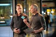 In ihrem neuen Fall müssen Nick (George Eads) und Hodges (Wallace Langham) den Mord an einem Mann untersuchen, der bis zu seinem Ableben als Superheld verkleidet Jagd auf Verbrecher gemacht hat. In ihrem neuen Fall müssen Nick (George Eads) und Hodges (Wallace Langham) den Mord an einem Mann untersuchen, der bis zu seinem Ableben als Superheld verkleidet Jagd auf Verbrecher gemacht hat.