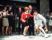 Jill St. John (l.), Jerry Lewis (r.)