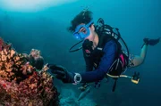 Die Biologin Sol&egrave;ne Jonveaux ist Koralleng&auml;rtnerin. Sie rettet und restauriert besch&auml;digte und zerst&ouml;rte Riffe.