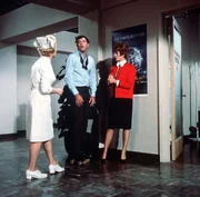 Jerry Lewis (M.), Jill St. John (r.)