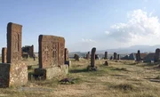 Noratus, Friedhof der Kreuzsteine. Hunderte von Chatschkaren aus dem 13. bis 17. Jahrhundert lassen sich hier finden.