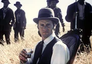 Der Farmer (Sam Shepard), der an einer unheilbaren Krankheit leiden soll, verliebt sich in Abby.