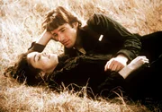 Bill (Richard Gere) und seine Geliebte Abby (Brooke Adams) sind nach Texas gekommen, um auf dem Land als Erntearbeiter mehr Geld zu verdienen.