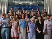 Lena (Frida Hallgren, 2 v.li), Inger (Ingela Olsson, 2 v. li)