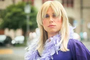 SRF bi de L&uuml;t - Fitze &uuml;bernimmt. &laquo;Fitze &uuml;bernimmt&raquo; im Kanton Glarus. Jan Fitze als Drag Queen.