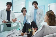 DOC - Es liegt in deinen H&auml;nden, Staffel 3, Folge 13. Marco Rossetti als Dr. Damiano Cesconi, Laura Cravedi als Dr. Martina Carelli, Pierpaolo Spollon als Dr. Riccardo Bonvegna, Federica Girardello als Elisbetta.