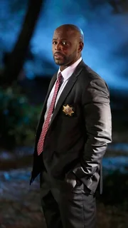 Als abseits eines Wanderweges ein totes, komplett mit Chrom versilbertes Mädchen aufgefunden wird, nehmen Detective Crawford (Alimi Ballard) und Nick Stokes die Ermittlungen auf. Als abseits eines Wanderweges ein totes, komplett mit Chrom versilbertes Mädchen aufgefunden wird, nehmen Detective Crawford (Alimi Ballard) und Nick Stokes die Ermittlungen auf.