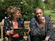 Luisa (Luise B&auml;hr) bekommt endlich ihr Interview mit dem Schriftsteller Arthur Chalimar (Christian Kohlund).